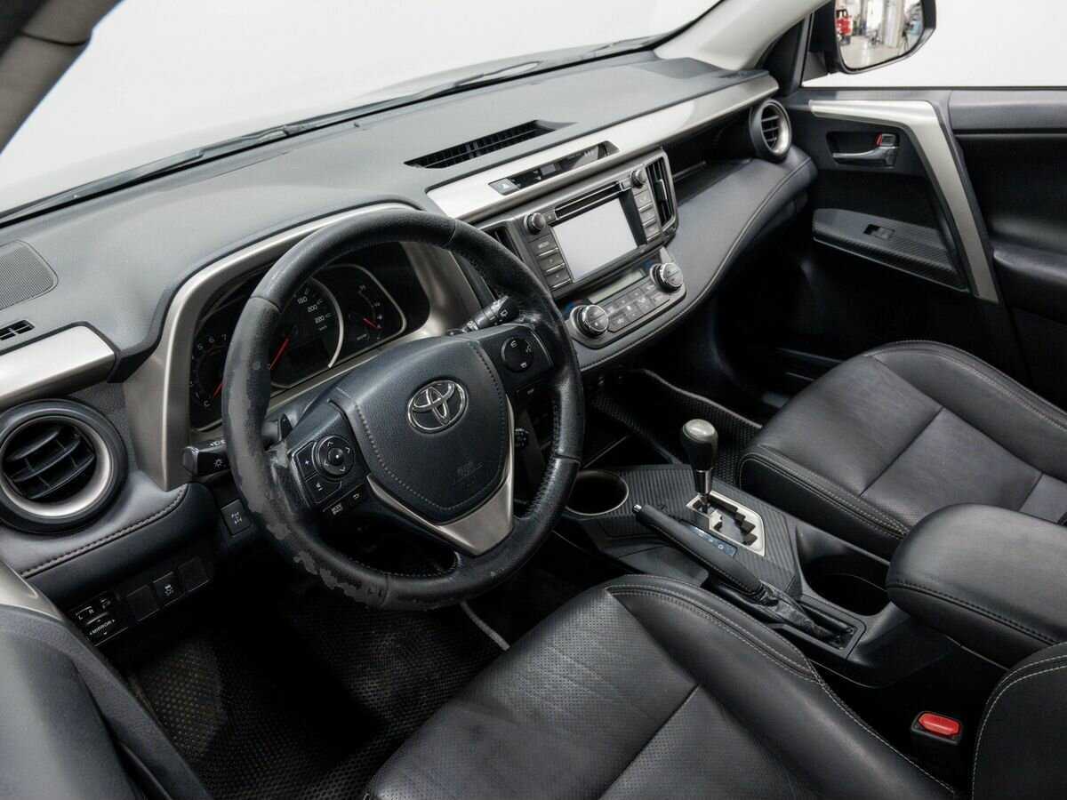 Toyota RAV4 с пробегом — 2014 год. Фото: #12