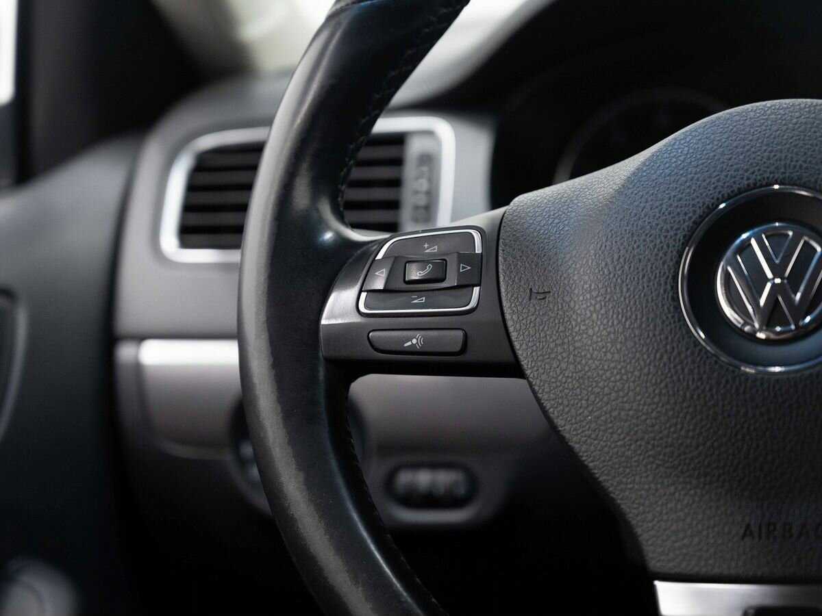 Volkswagen Jetta с пробегом — 2012 год. Фото: #14