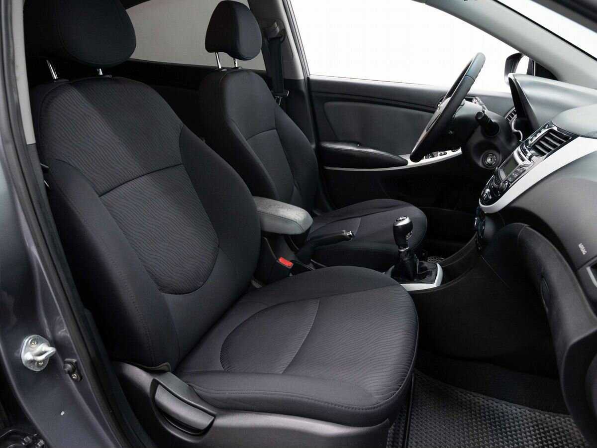 Hyundai Solaris с пробегом — 2012 год. Фото: #11