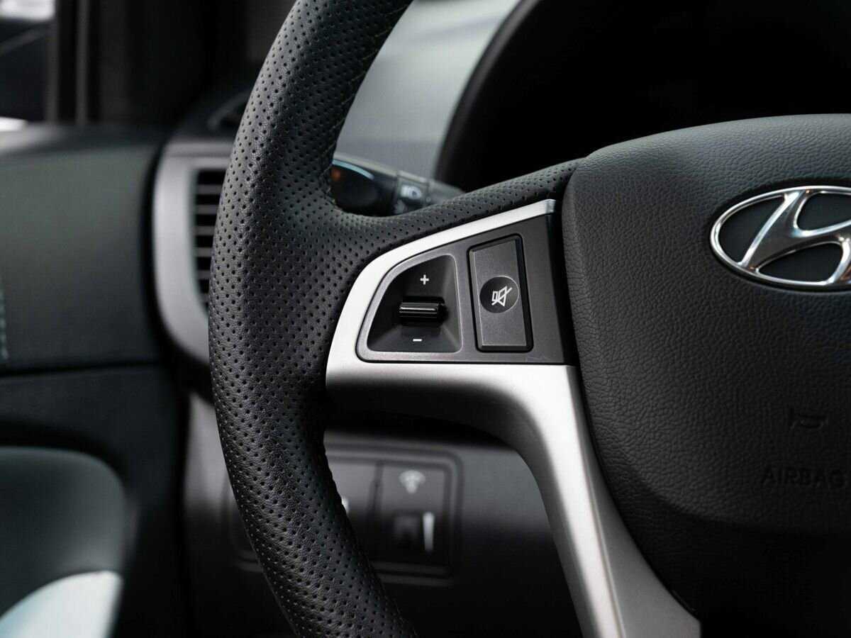 Hyundai Solaris с пробегом — 2012 год. Фото: #14