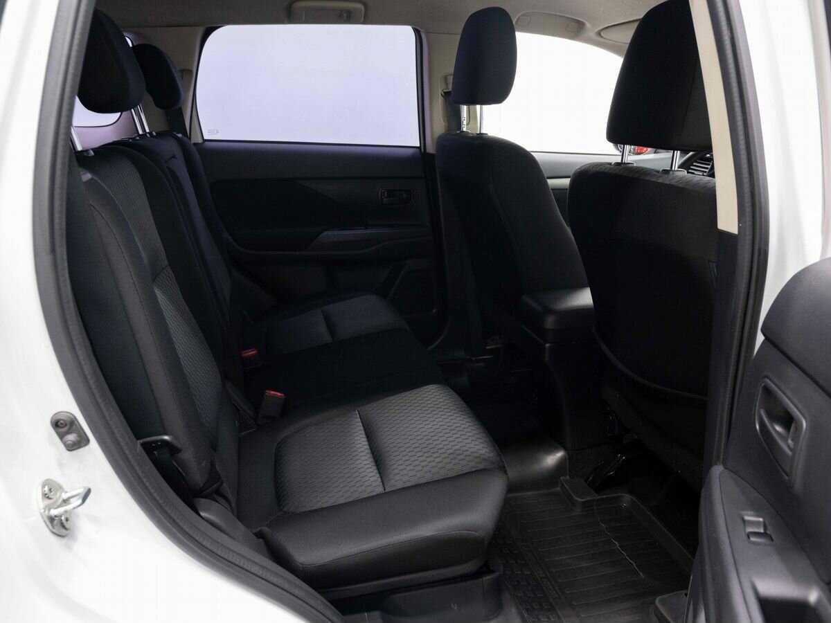 Mitsubishi Outlander с пробегом — 2014 год. Фото: #9