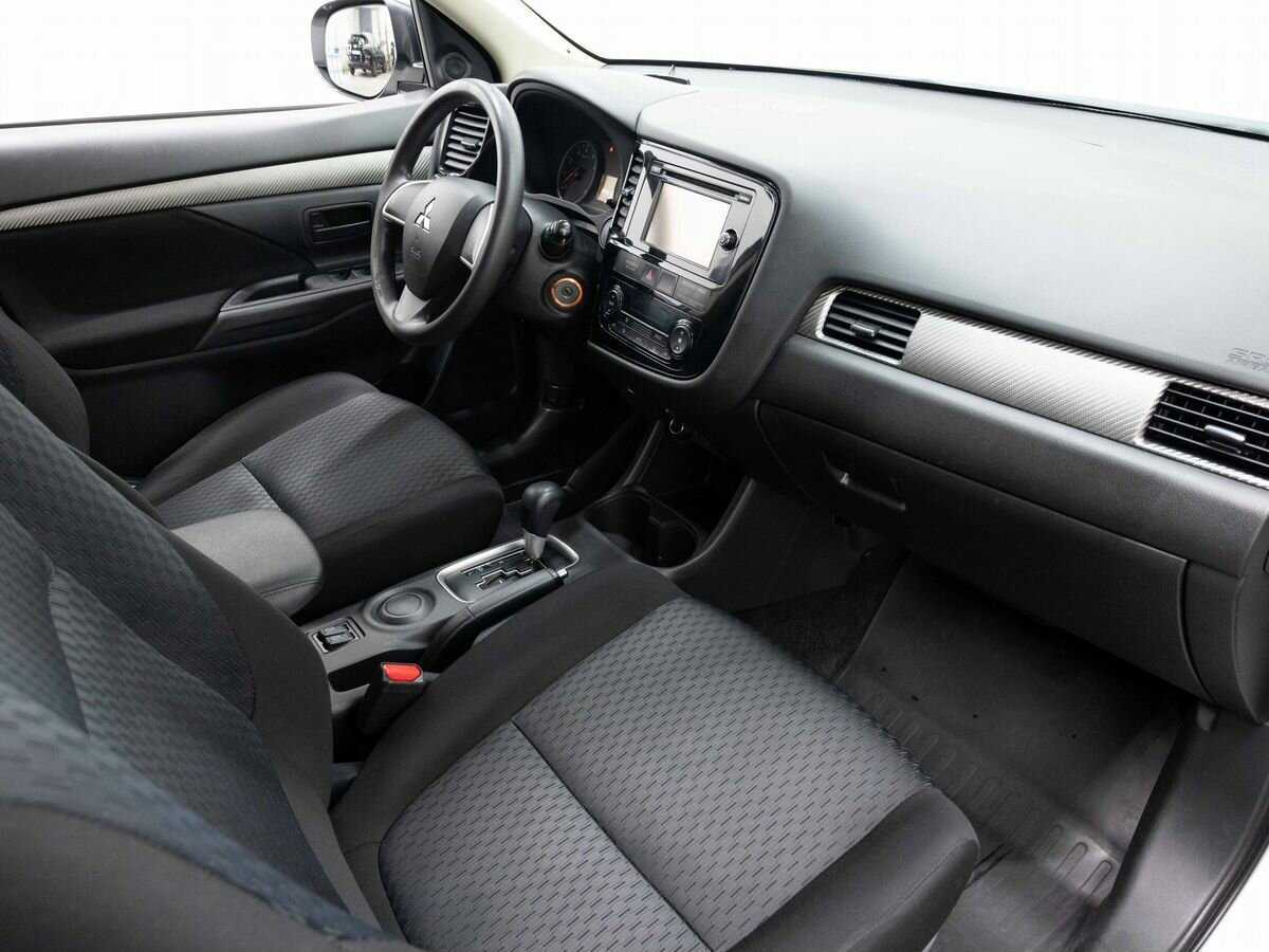 Mitsubishi Outlander с пробегом — 2014 год. Фото: #10