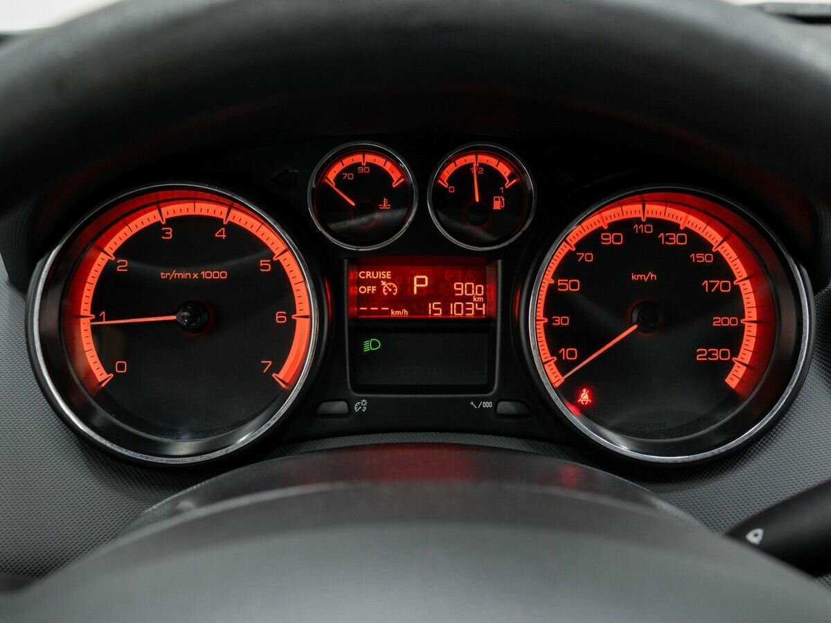 Peugeot 408 с пробегом — 2013 год. Фото: #21