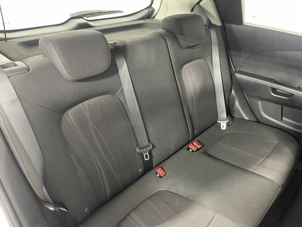 Chevrolet Aveo с пробегом — 2014 год. Фото: #13