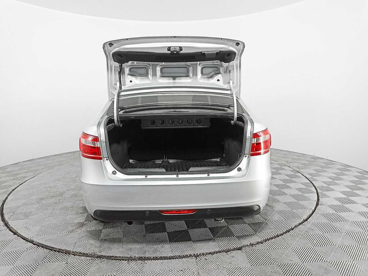 Lada (ВАЗ) Vesta с пробегом — 2015 год. Фото: #9