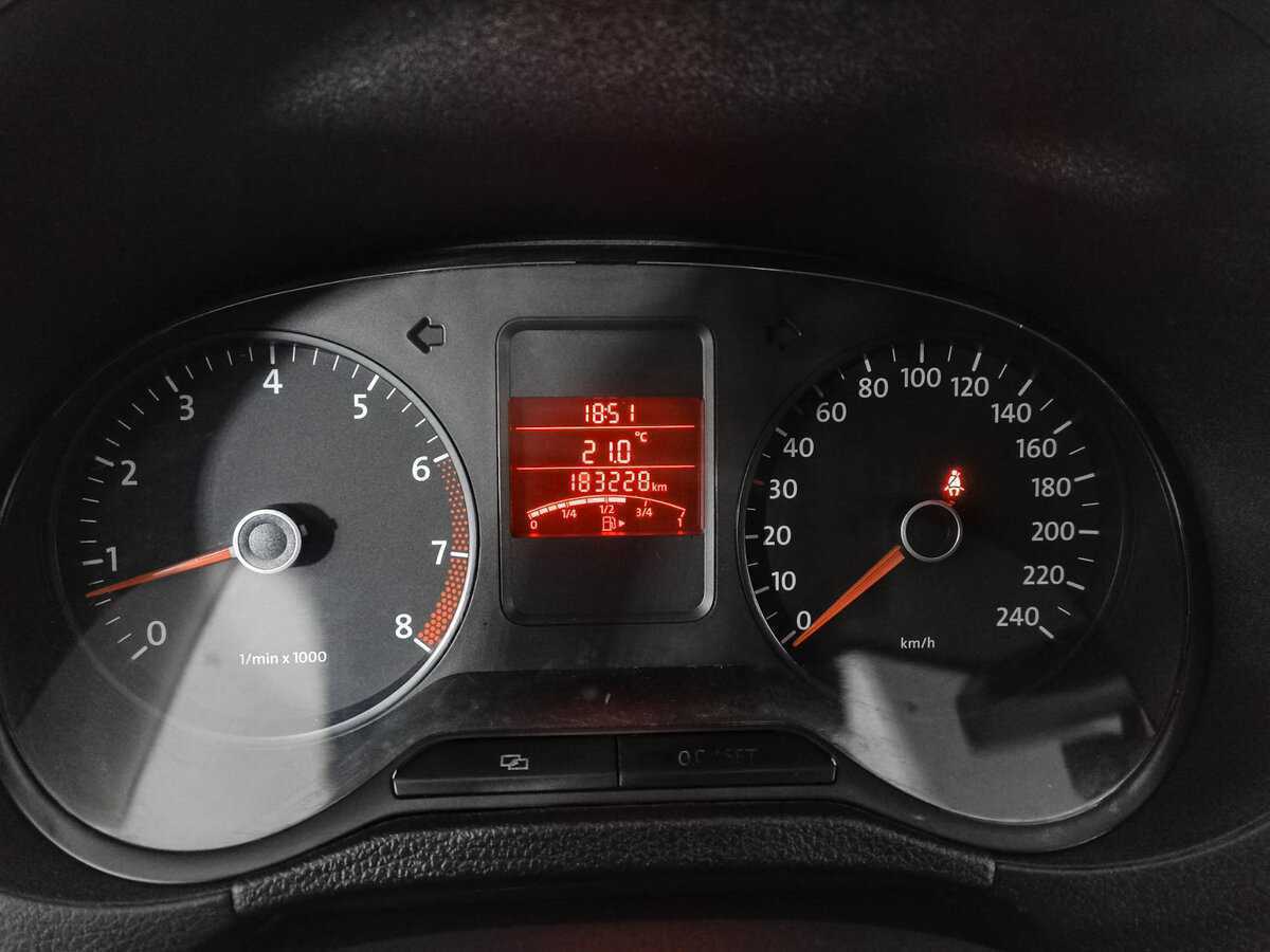 Volkswagen Polo с пробегом — 2012 год. Фото: #10