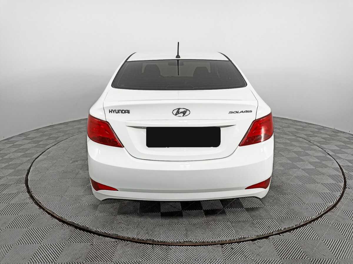 Hyundai Solaris с пробегом — 2015 год. Фото: #5