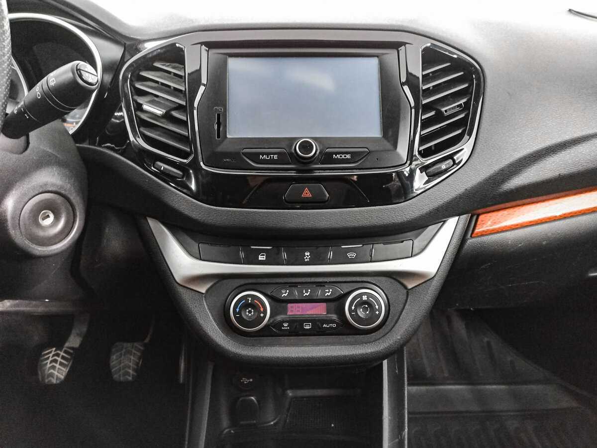 Lada (ВАЗ) Vesta с пробегом — 2017 год. Фото: #12