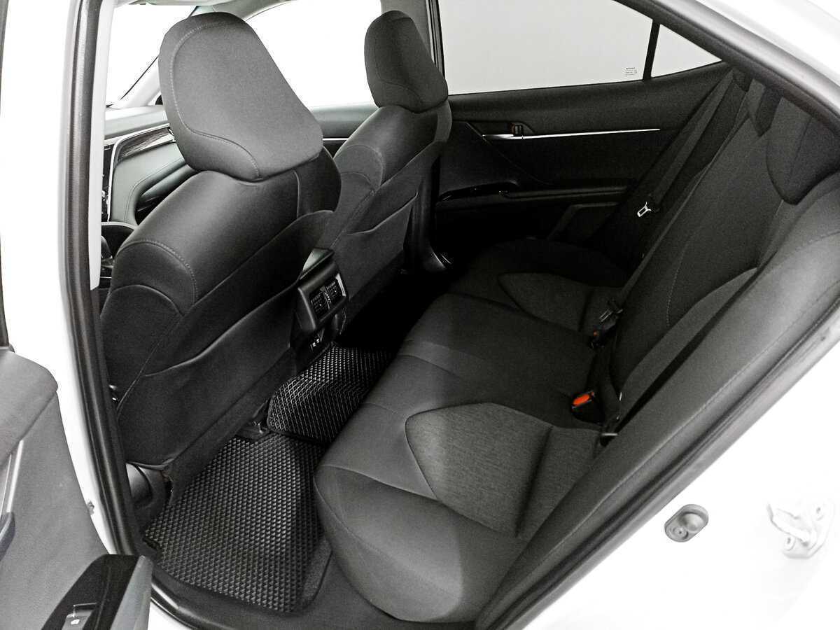 Toyota Camry с пробегом — 2019 год. Фото: #8