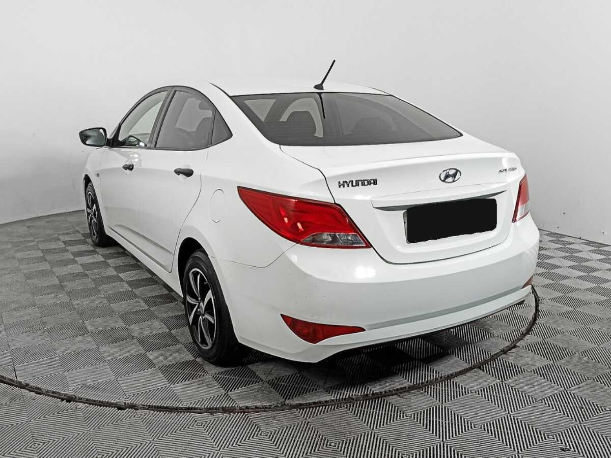 Hyundai Solaris с пробегом — 2015 год. Фото: #5