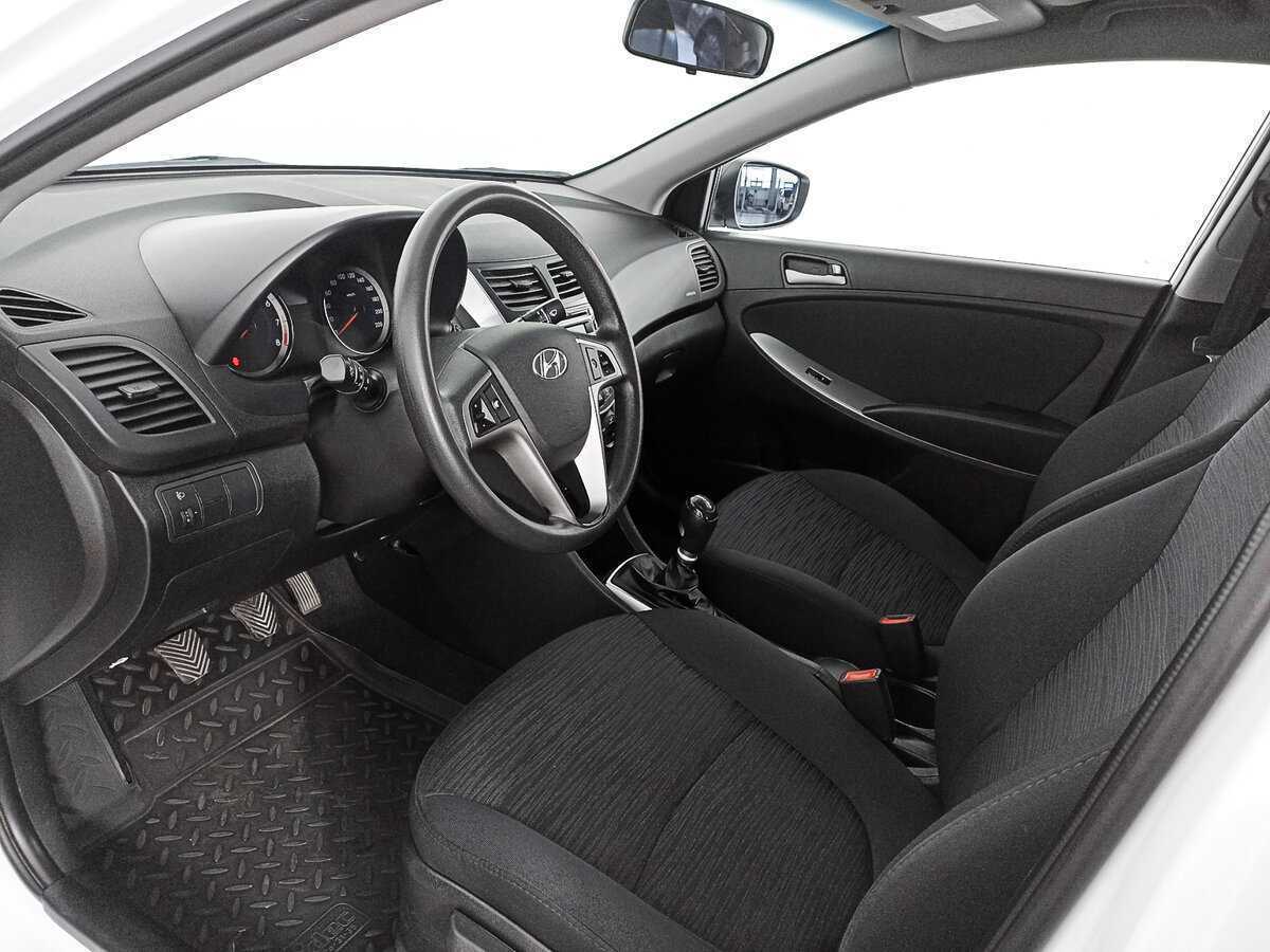 Hyundai Solaris с пробегом — 2015 год. Фото: #11