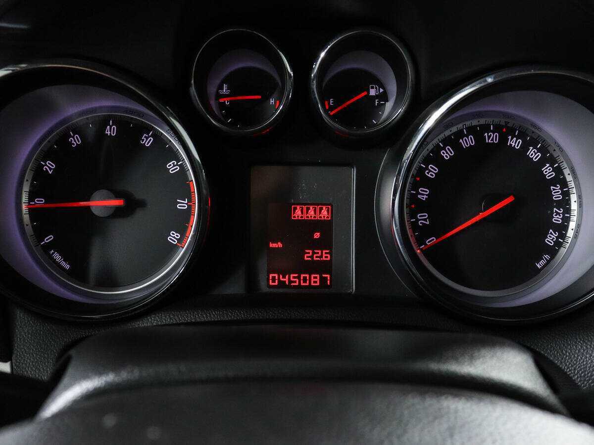 Opel Mokka с пробегом — 2012 год. Фото: #8