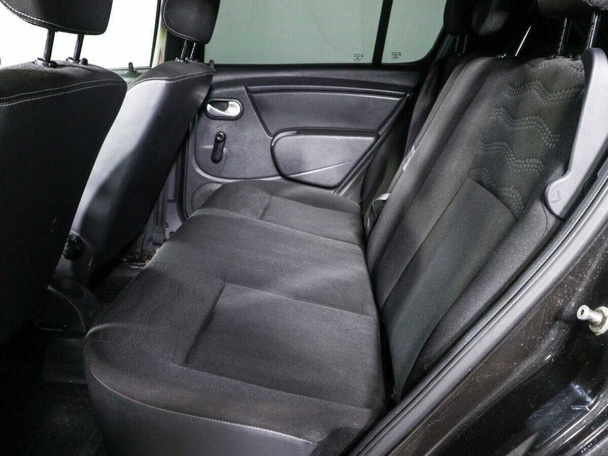 Renault Sandero с пробегом — 2012 год. Фото: #9