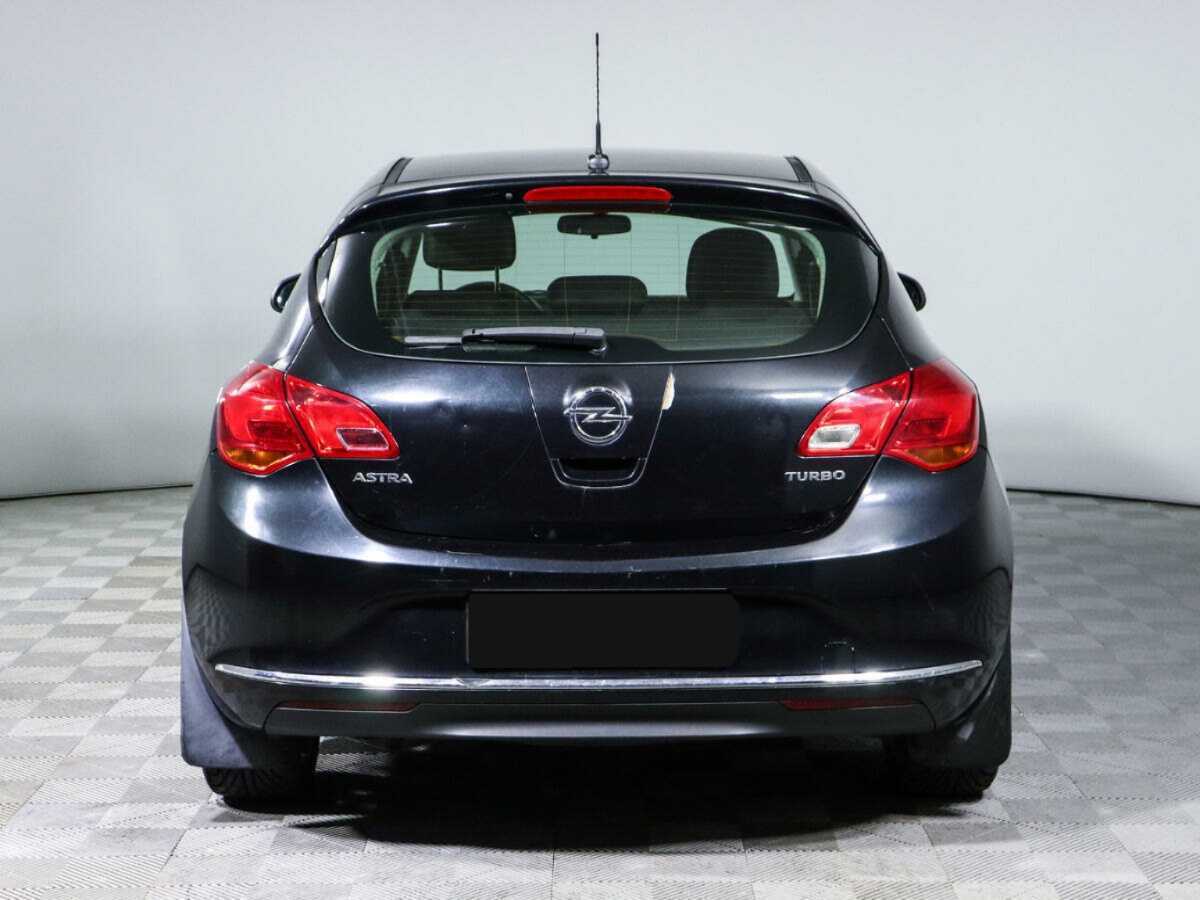 Opel Astra с пробегом — 2012 год. Фото: #4