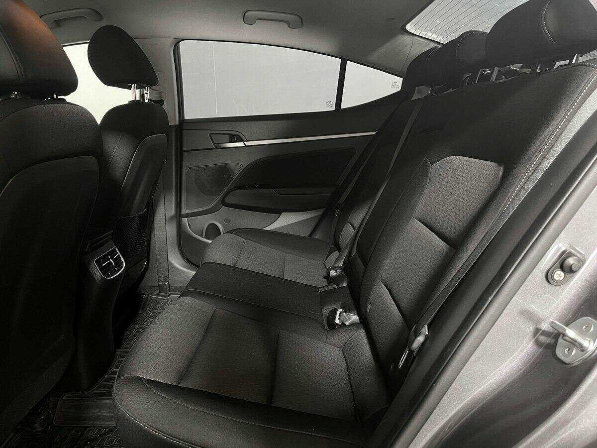 Hyundai Elantra с пробегом — 2018 год. Фото: #9