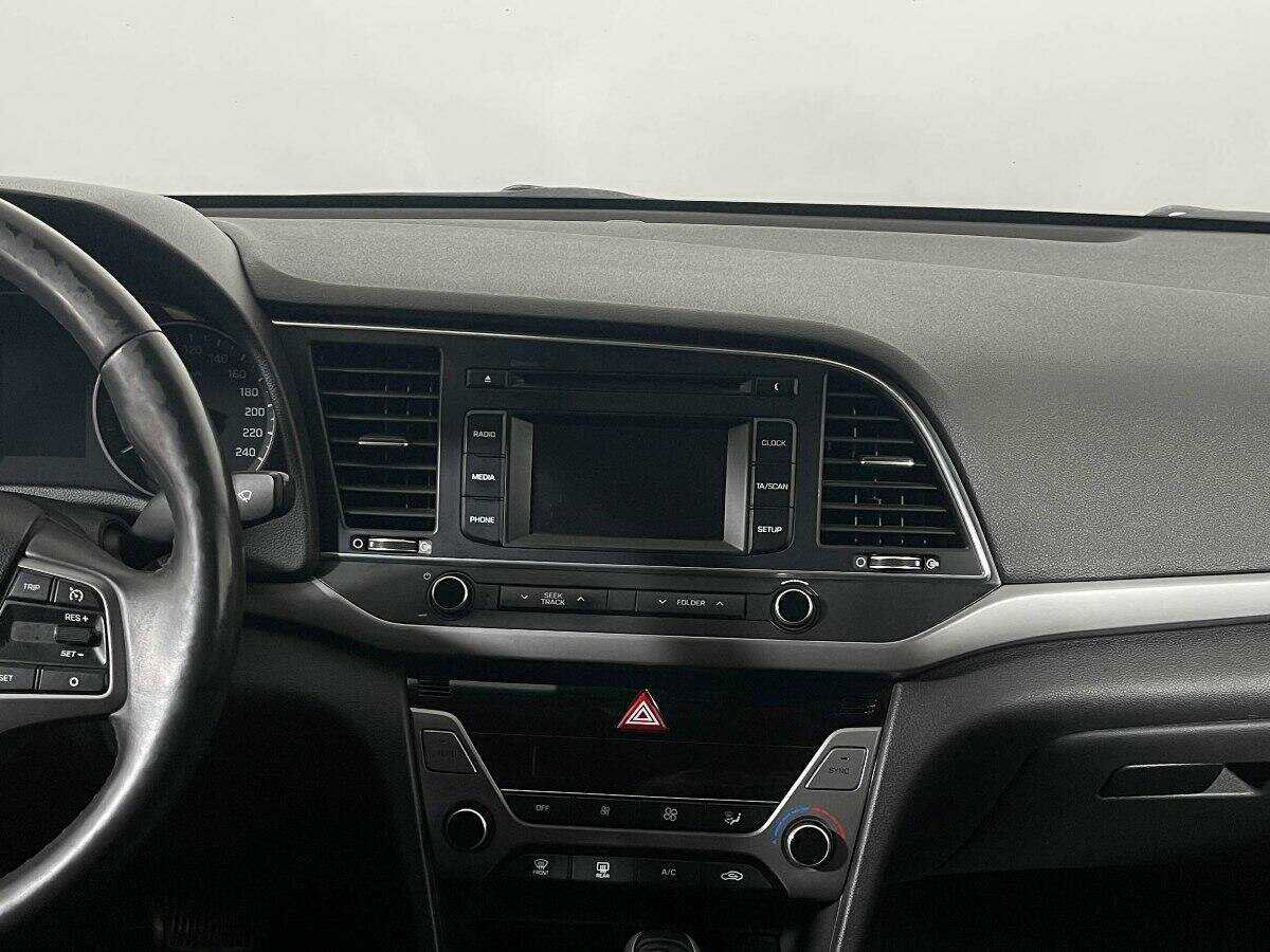 Hyundai Elantra с пробегом — 2018 год. Фото: #11