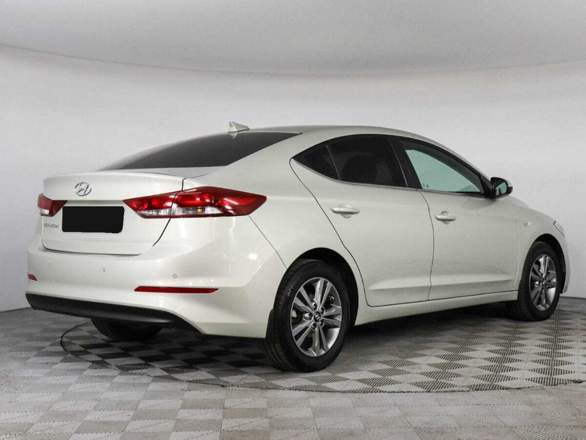 Hyundai Elantra с пробегом — 2017 год. Фото: #4
