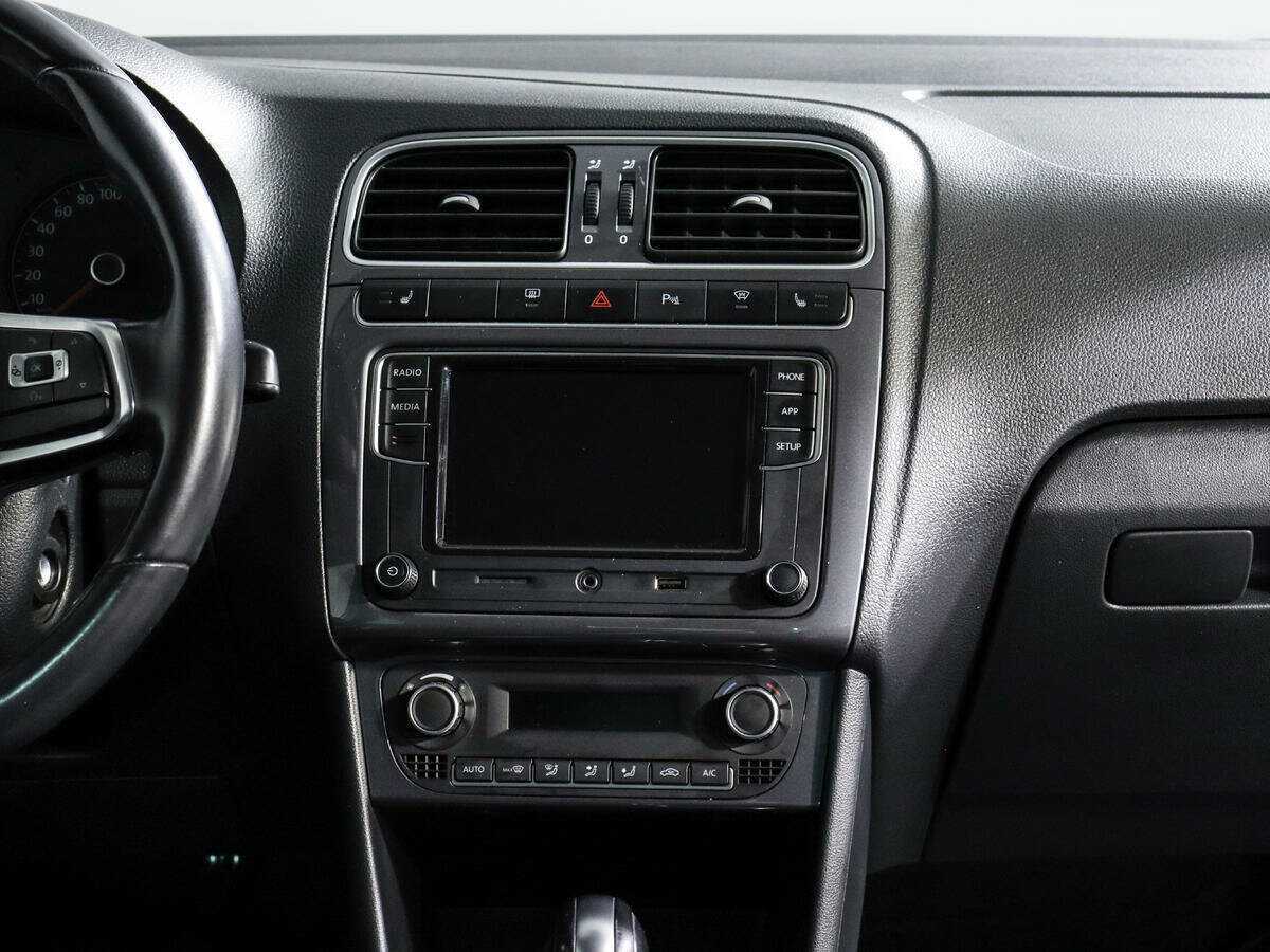 Volkswagen Polo с пробегом — 2018 год. Фото: #12