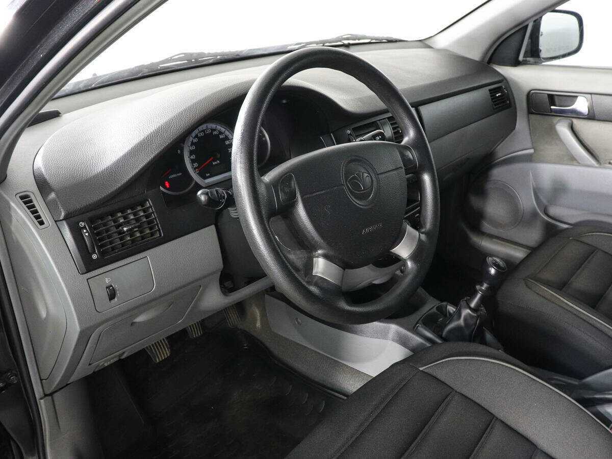 Daewoo Gentra с пробегом — 2015 год. Фото: #4