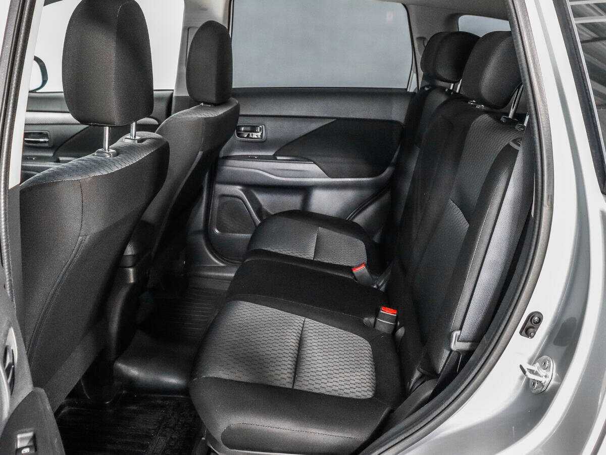Mitsubishi Outlander с пробегом — 2015 год. Фото: #9
