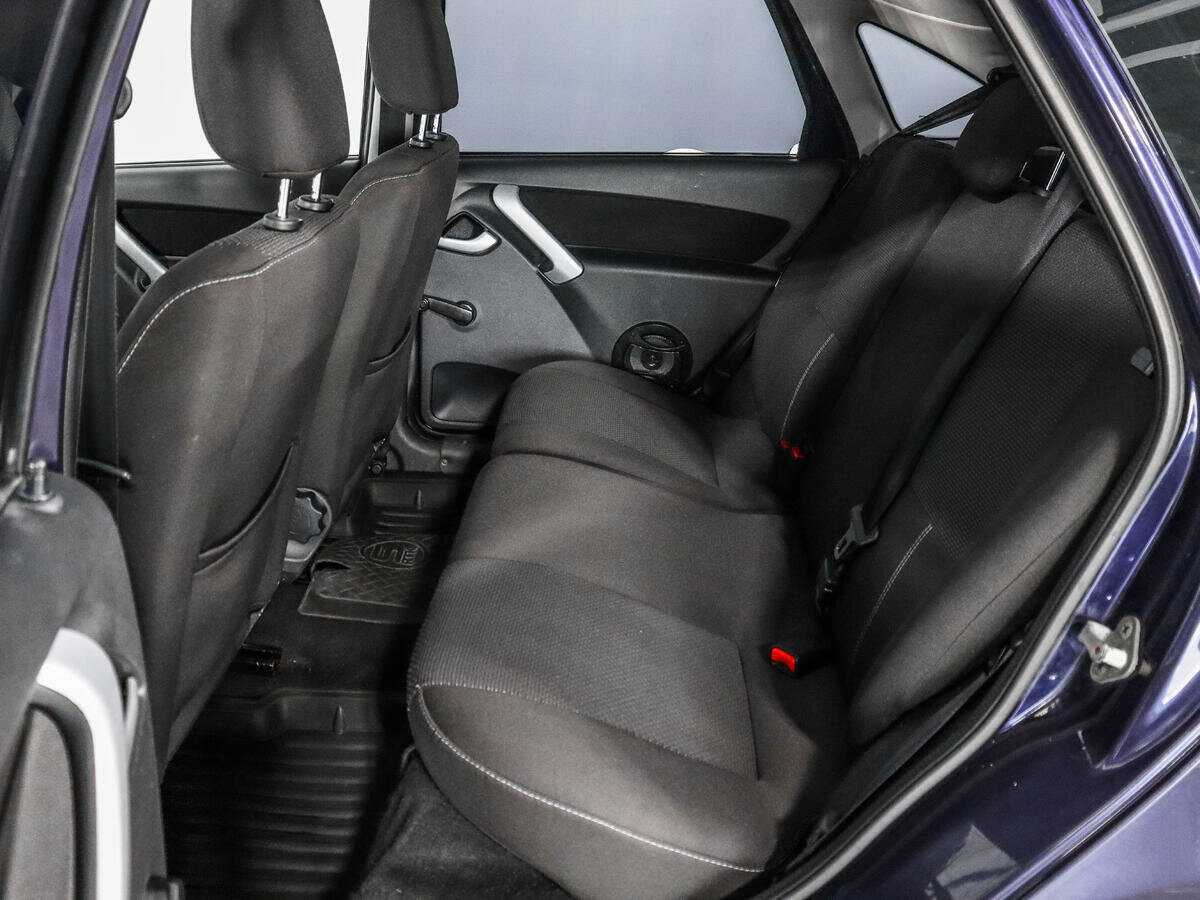 Lada (ВАЗ) Granta с пробегом — 2015 год. Фото: #9