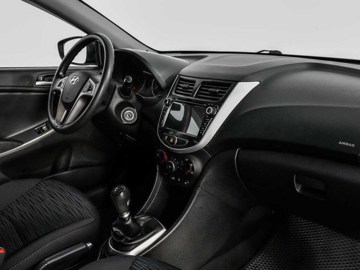 Hyundai Solaris с пробегом — 2014 год. Фото: #10