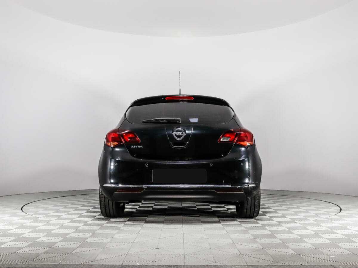 Opel Astra с пробегом — 2013 год. Фото: #5