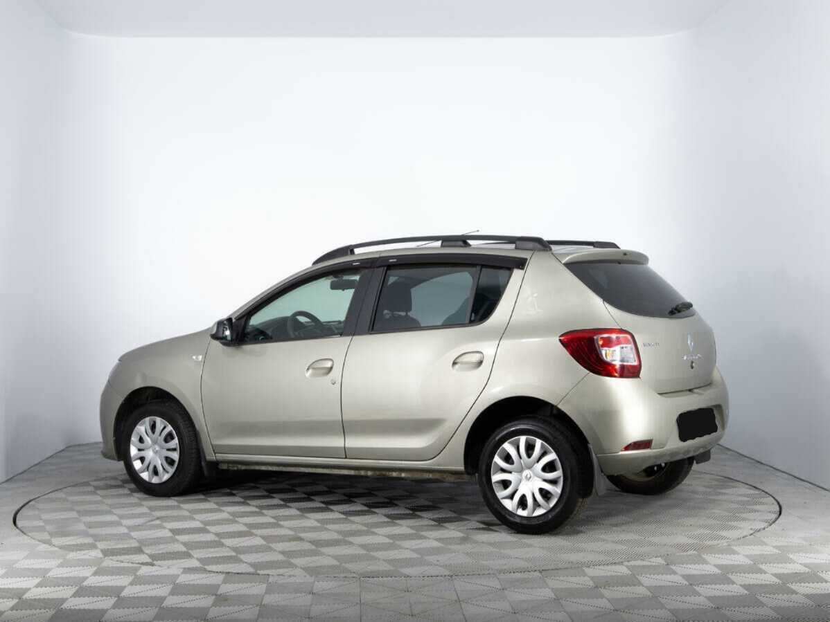 Renault Sandero с пробегом — 2015 год. Фото: #6