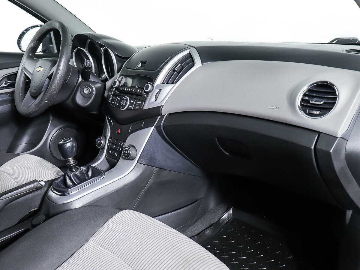 Chevrolet Cruze с пробегом — 2014 год. Фото: #10