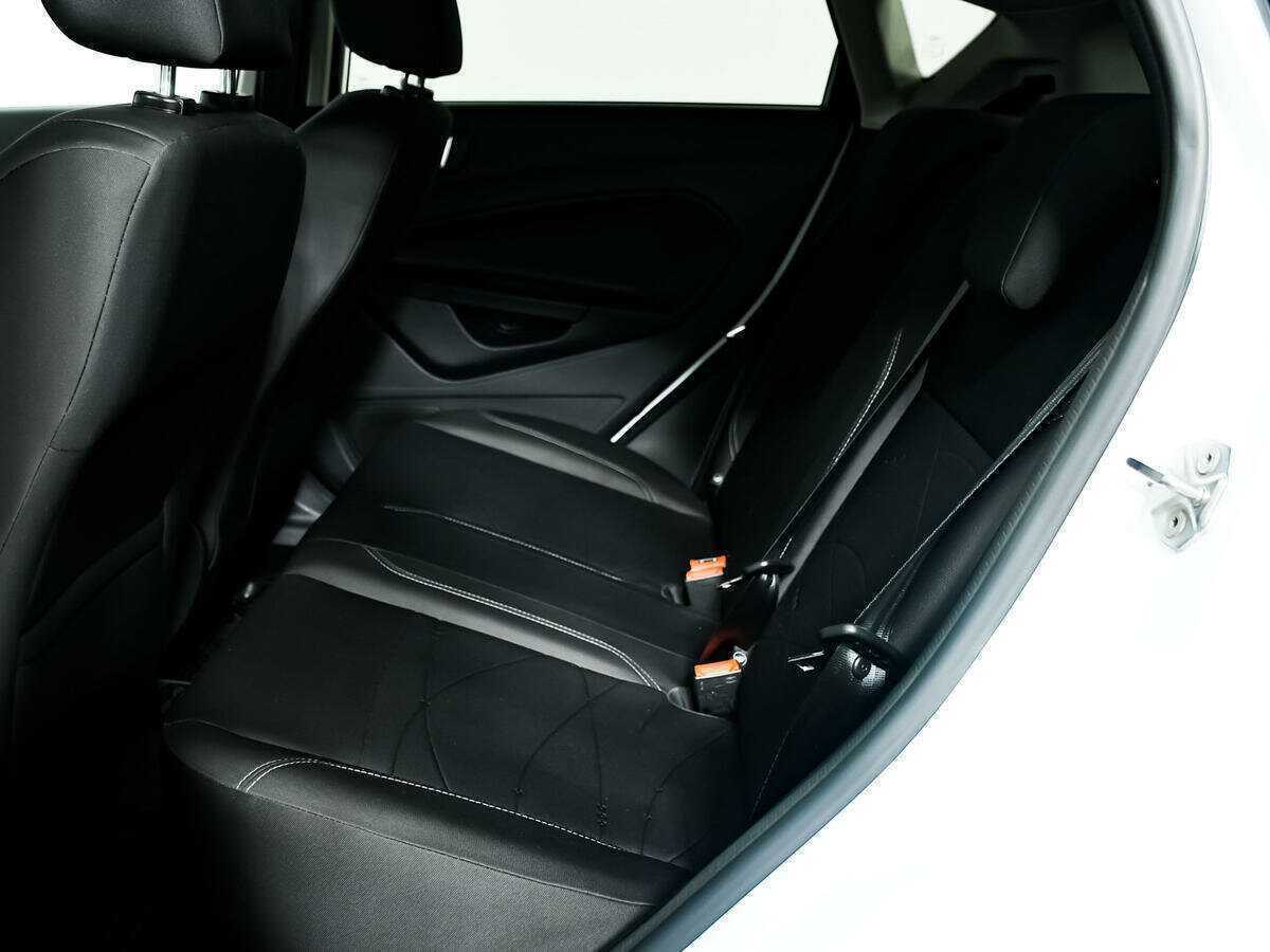 Ford Fiesta с пробегом — 2016 год. Фото: #11