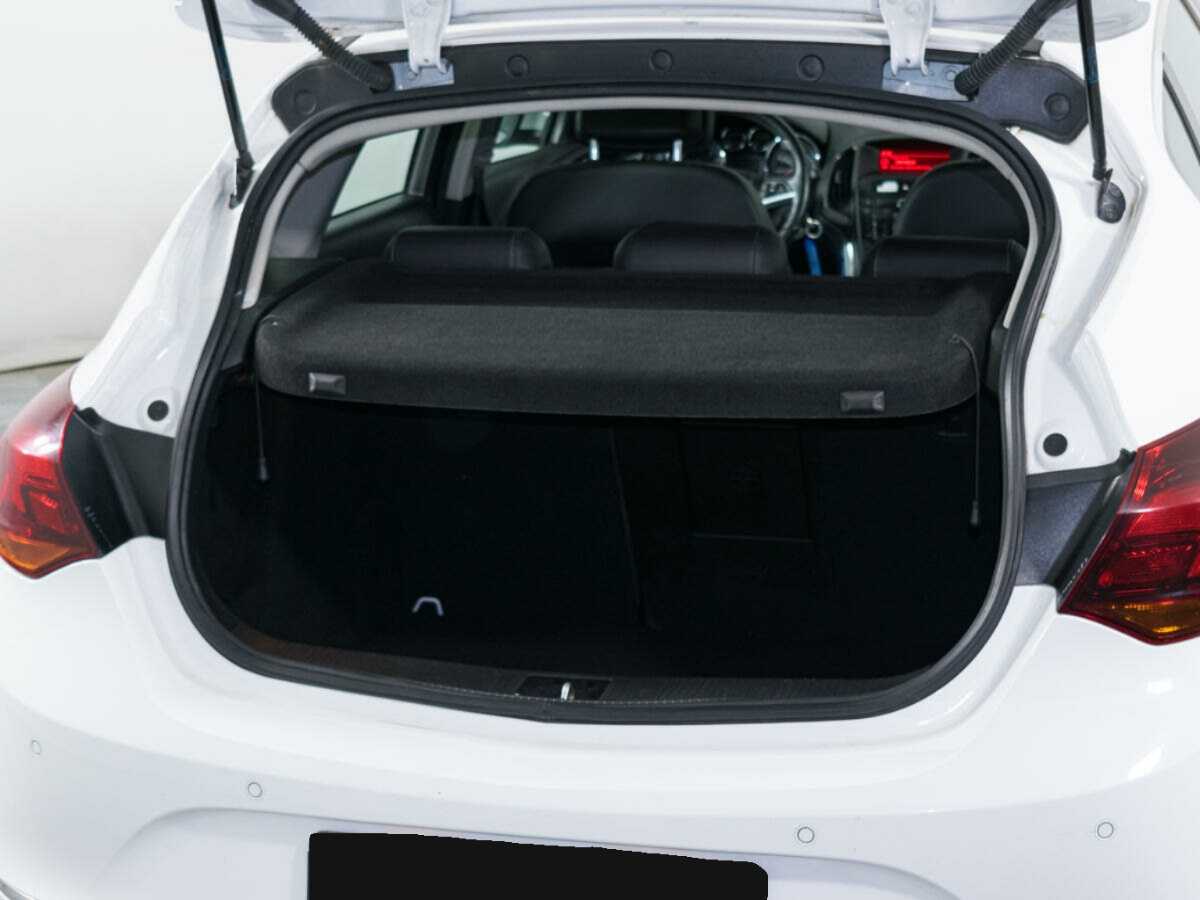 Opel Astra с пробегом — 2013 год. Фото: #6