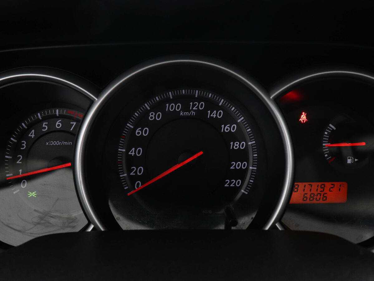 Nissan Tiida с пробегом — 2013 год. Фото: #10