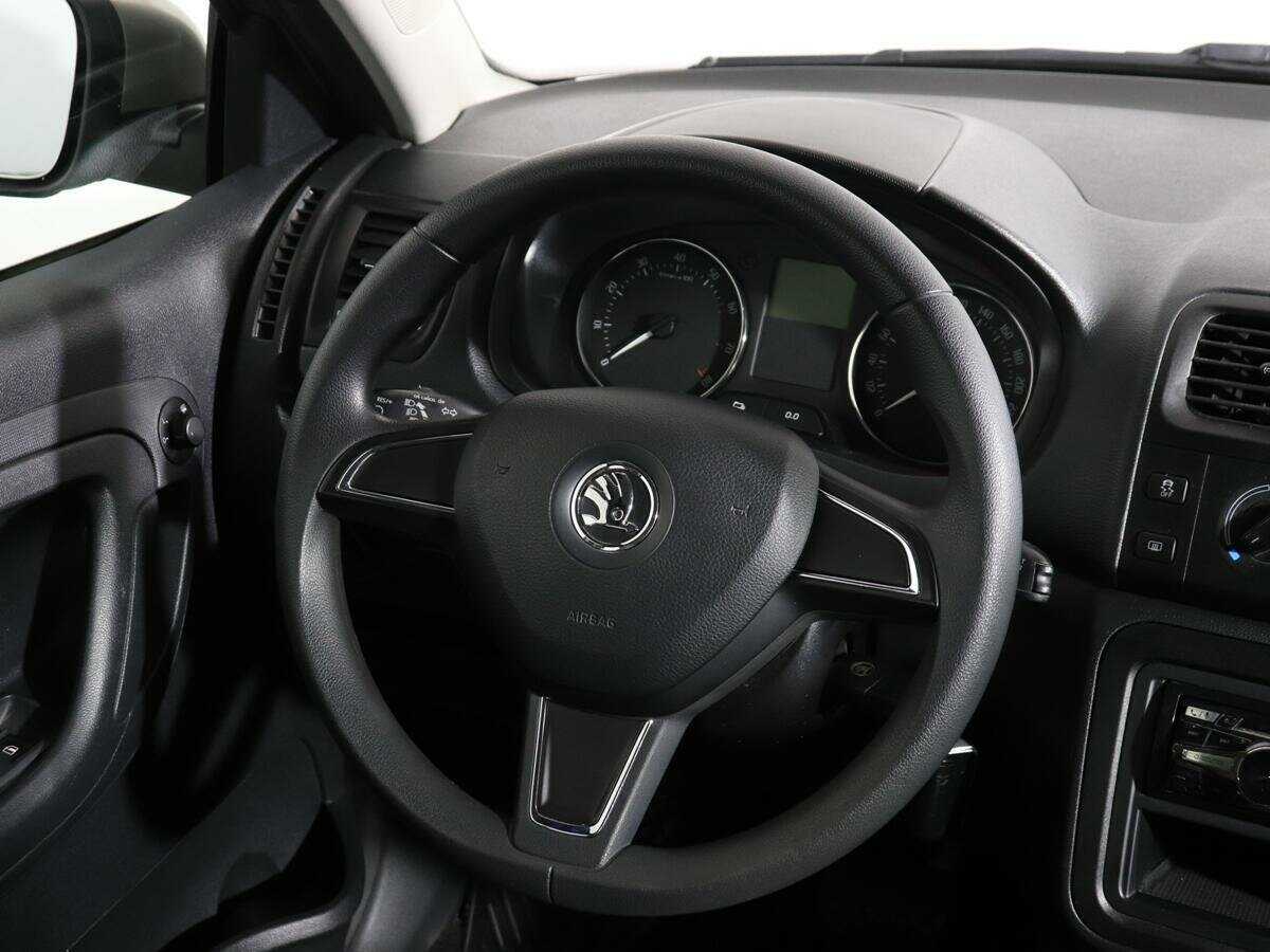 Skoda Fabia с пробегом — 2014 год. Фото: #12