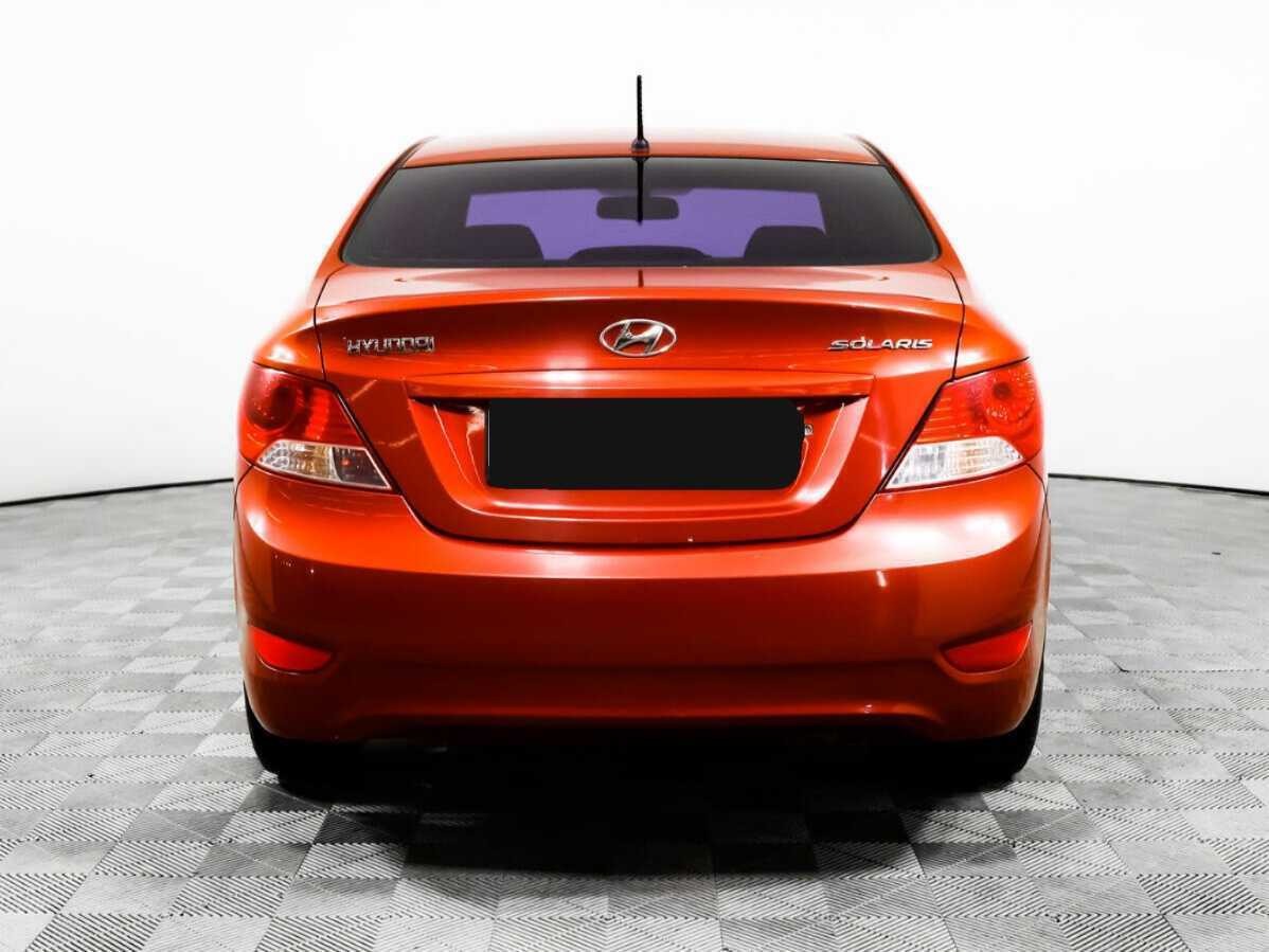 Hyundai Solaris с пробегом — 2012 год. Фото: #5