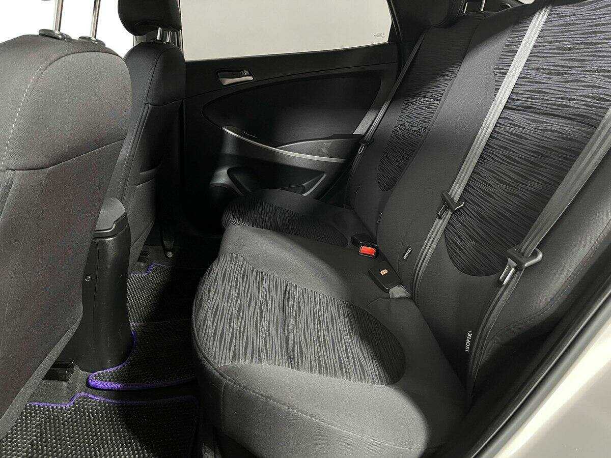 Hyundai Solaris с пробегом — 2015 год. Фото: #9