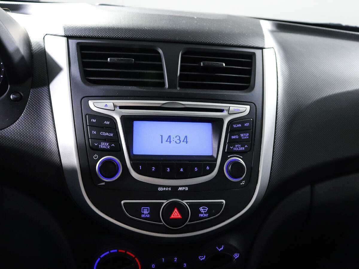 Hyundai Solaris с пробегом — 2013 год. Фото: #13