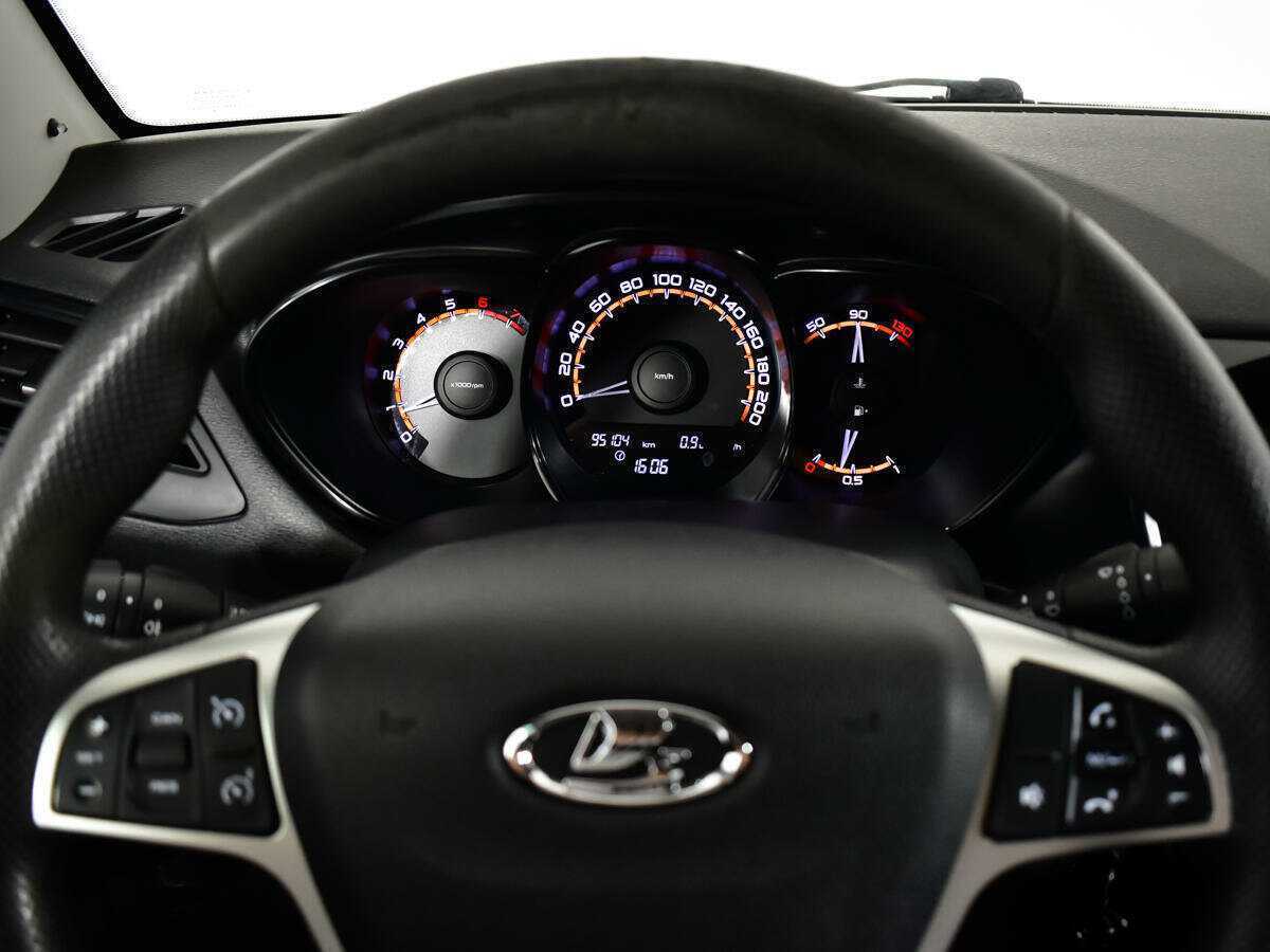 Lada (ВАЗ) Vesta с пробегом — 2019 год. Фото: #10