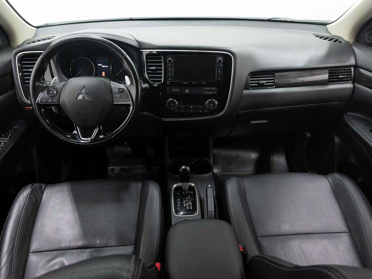 Mitsubishi Outlander с пробегом — 2016 год. Фото: #14