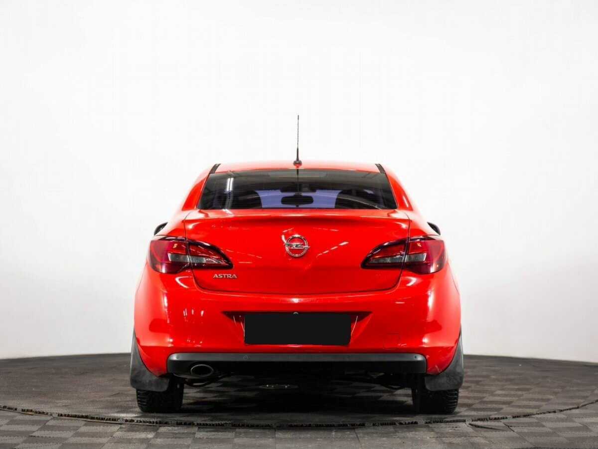 Opel Astra с пробегом — 2013 год. Фото: #4