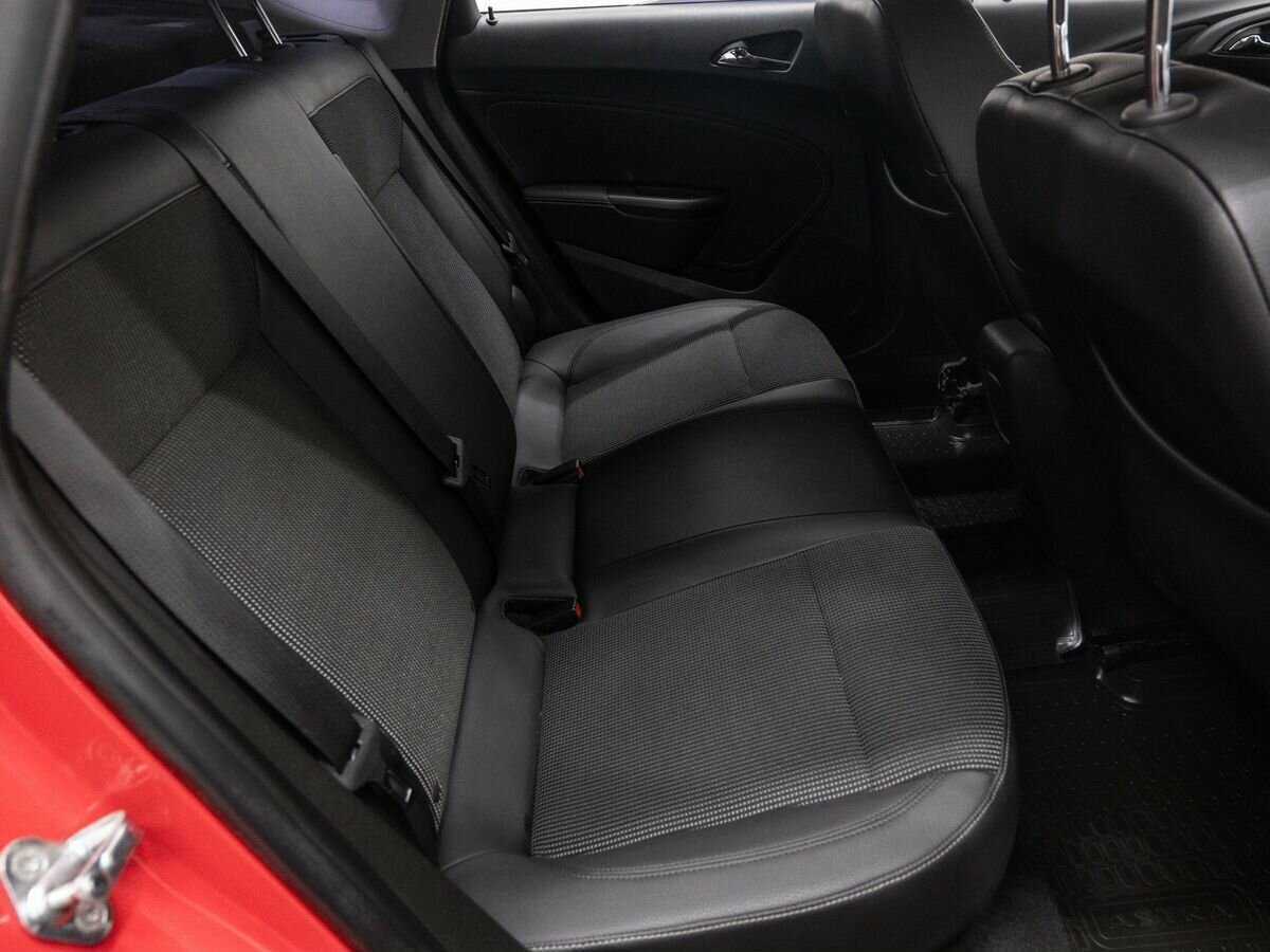 Opel Astra с пробегом — 2013 год. Фото: #8