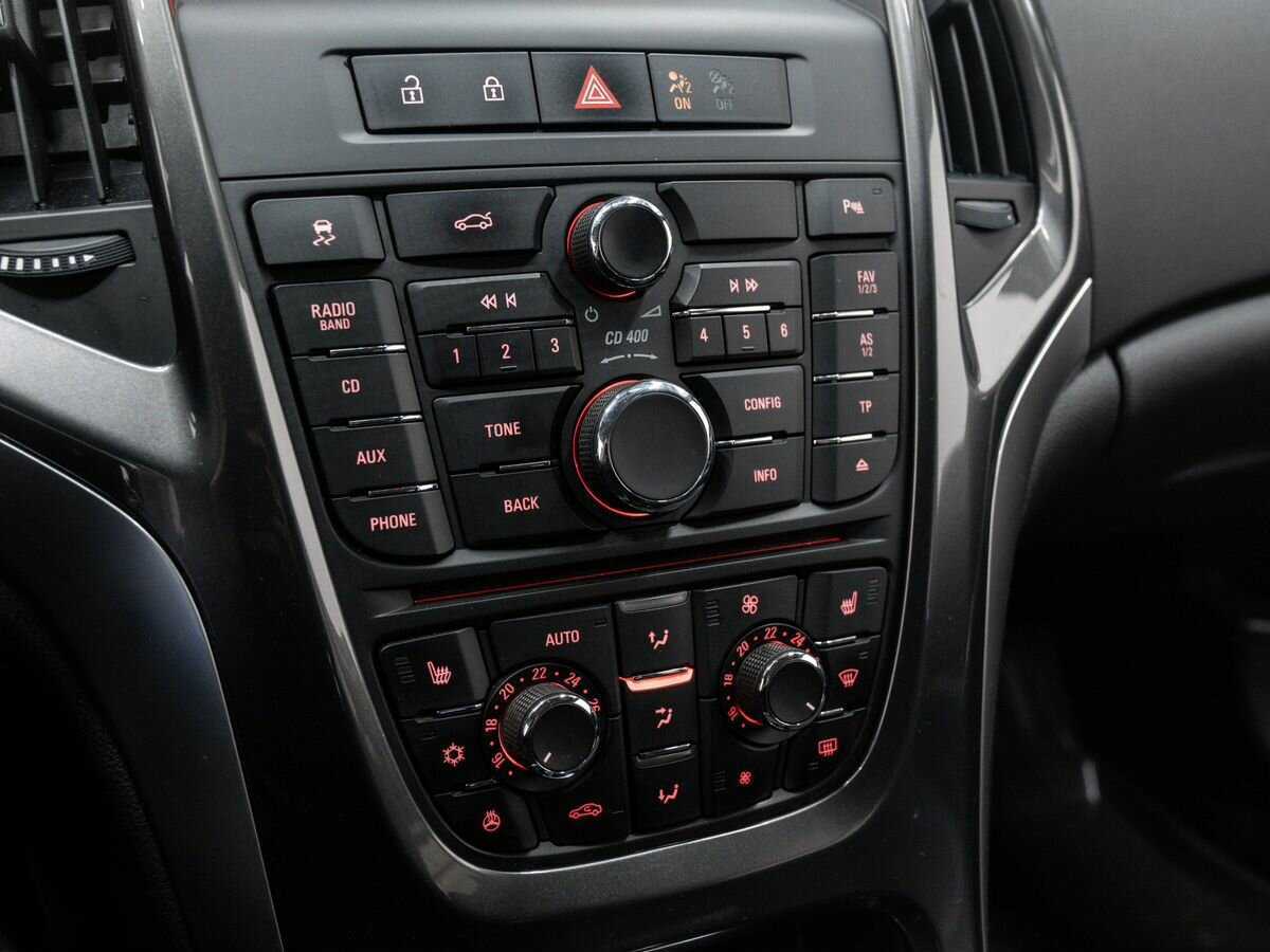 Opel Astra с пробегом — 2013 год. Фото: #16