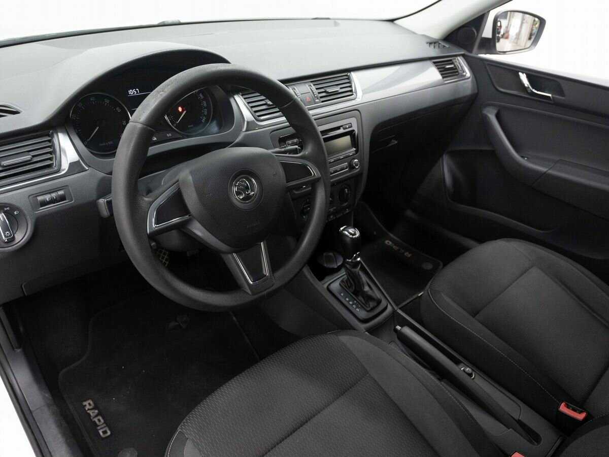 Skoda Rapid с пробегом — 2015 год. Фото: #6