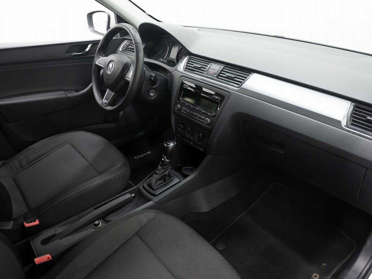 Skoda Rapid с пробегом — 2015 год. Фото: #10