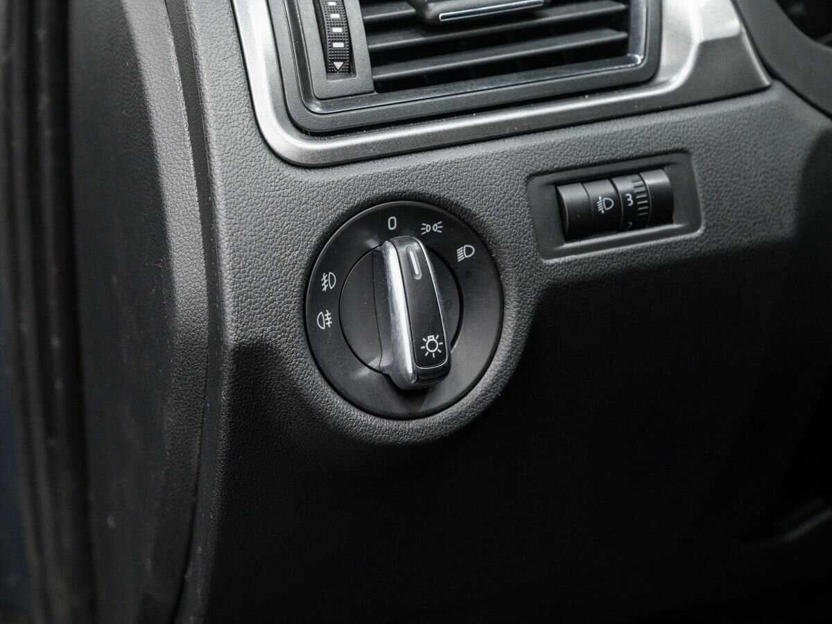 Skoda Rapid с пробегом — 2014 год. Фото: #13