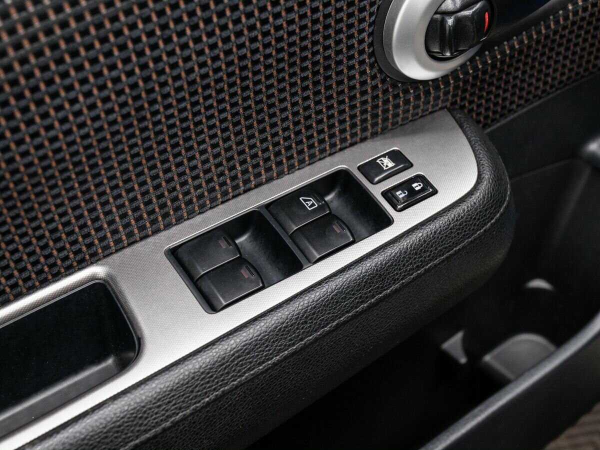 Nissan Tiida с пробегом — 2012 год. Фото: #15