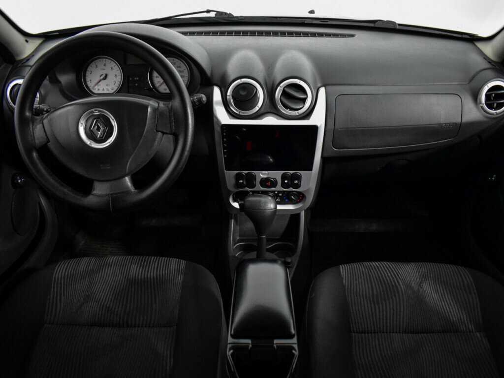 Renault Sandero с пробегом — 2012 год. Фото: #11