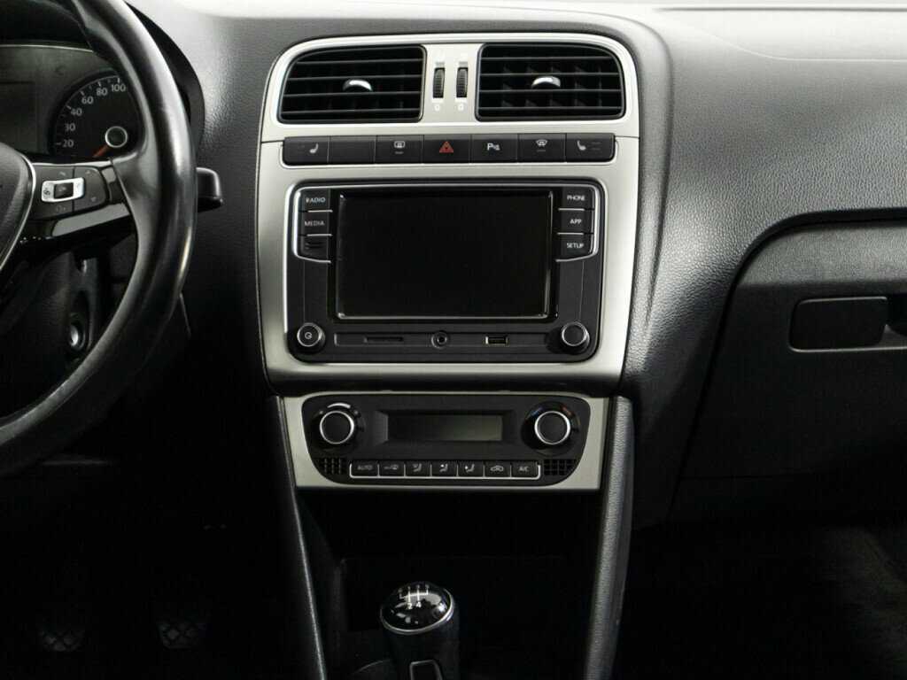 Volkswagen Polo с пробегом — 2018 год. Фото: #13