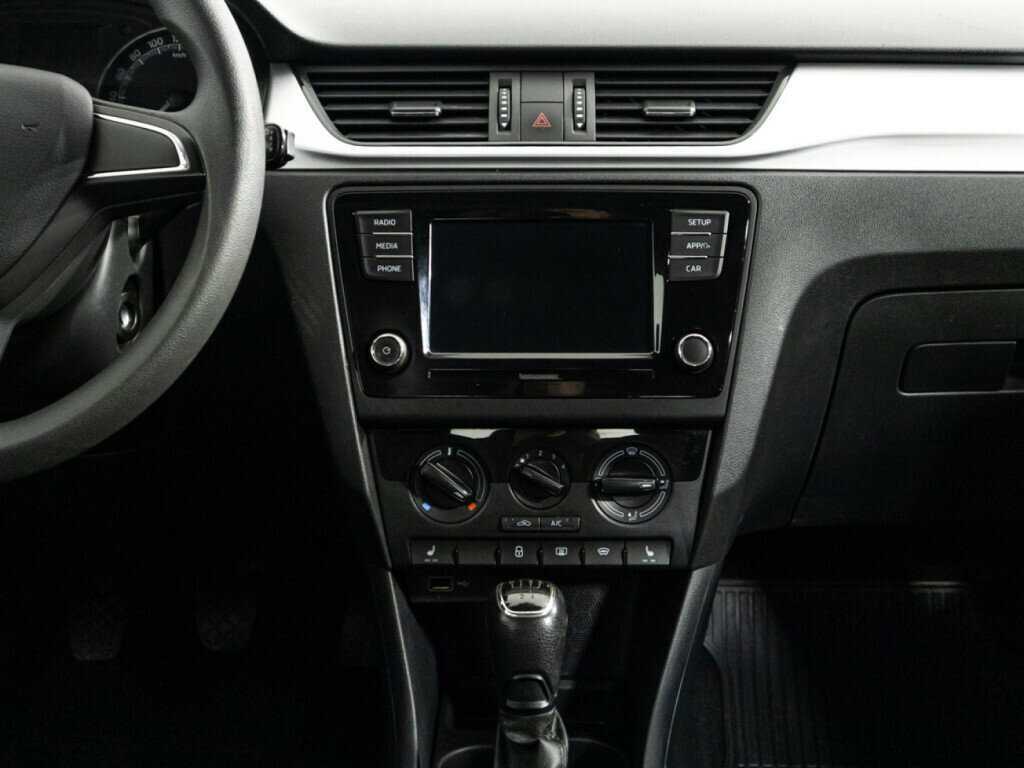 Skoda Rapid с пробегом — 2018 год. Фото: #12