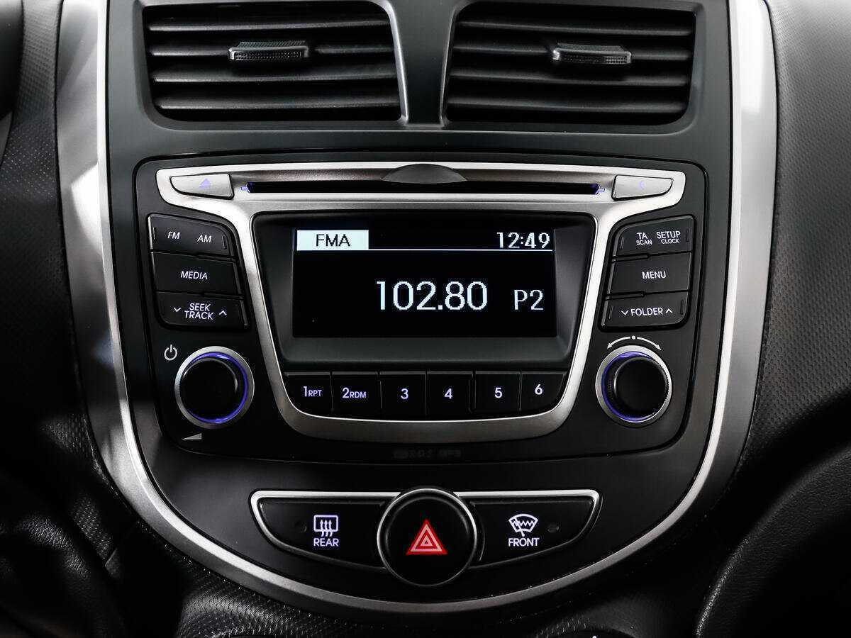 Hyundai Solaris с пробегом — 2014 год. Фото: #12