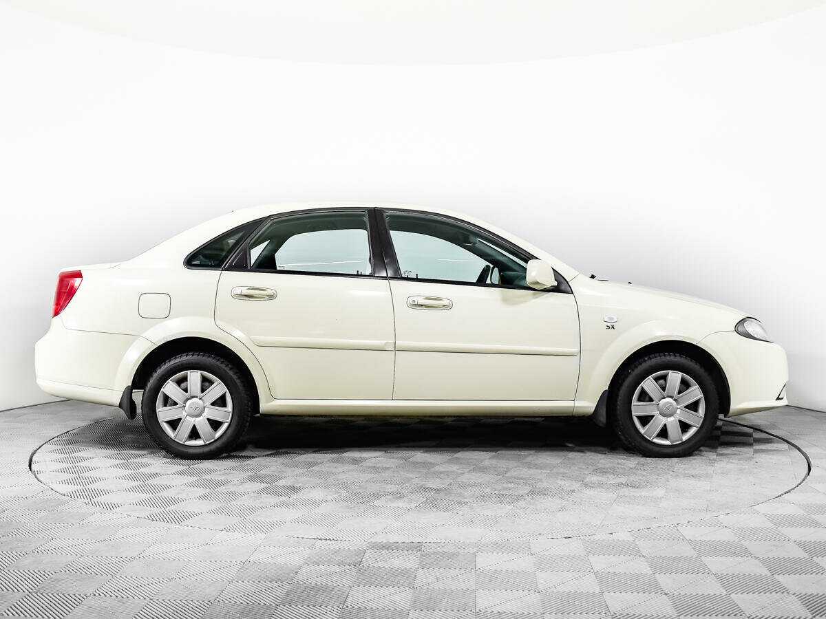 Daewoo Gentra с пробегом — 2014 год. Фото: #3